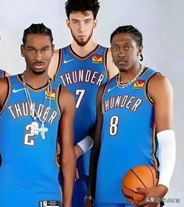 西亚卡姆迎来十二赛季出色发挥，中国队观众热烈欢呼！