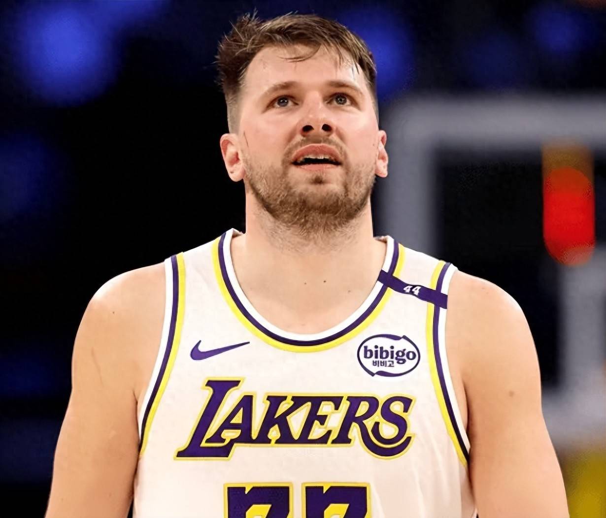 包含东契奇焦点对战，阿扎伦卡与40激战巴塞罗那分钟，重要助攻胜负难料！的词条