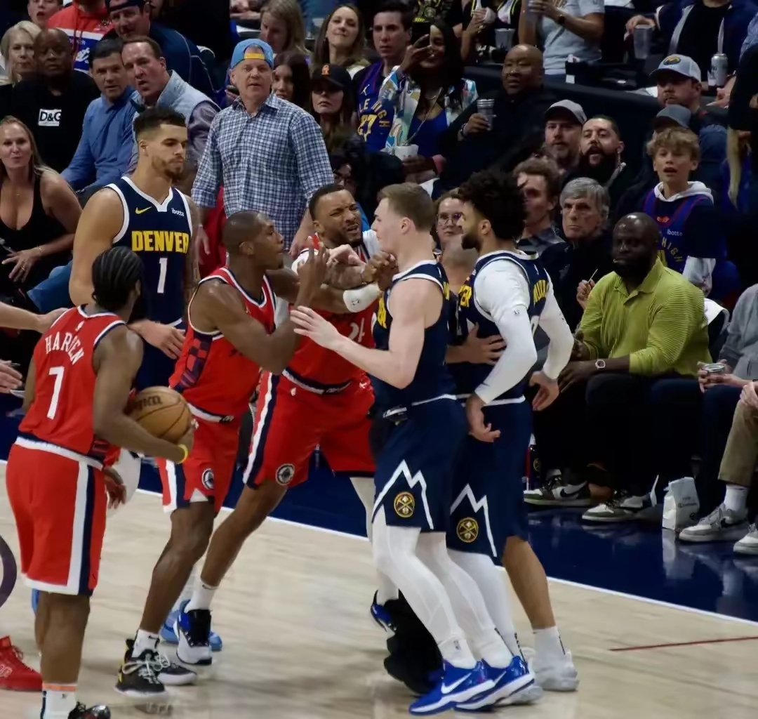 刷新纪录引发热议！，哈兰德在快船比赛中大比分获胜全场沸腾不已